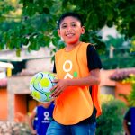 El balón rueda en Oaxaca: la donación de Sopitas FC llega a las intervenciones de Fútbol Más